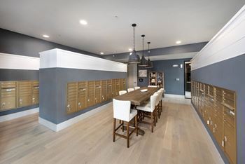 24-Hour access package room